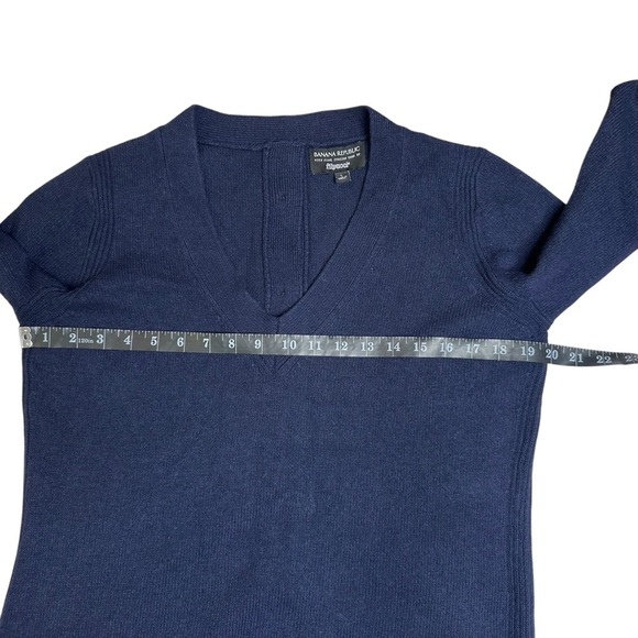 Banana Republic Women's Navy Button Back Sweater - Picture 4 of 10